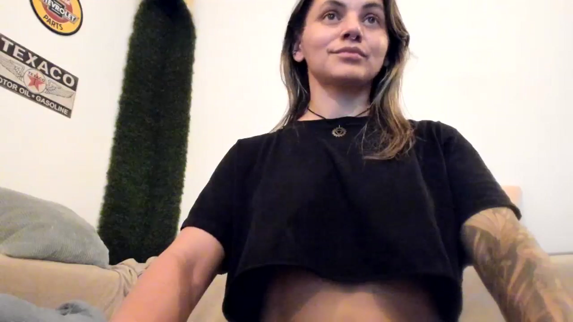 Gallery image thumbnail from PisuVamp_'s myfreecams stream on, 08/22/2023, 21:16 image 4 of 20
