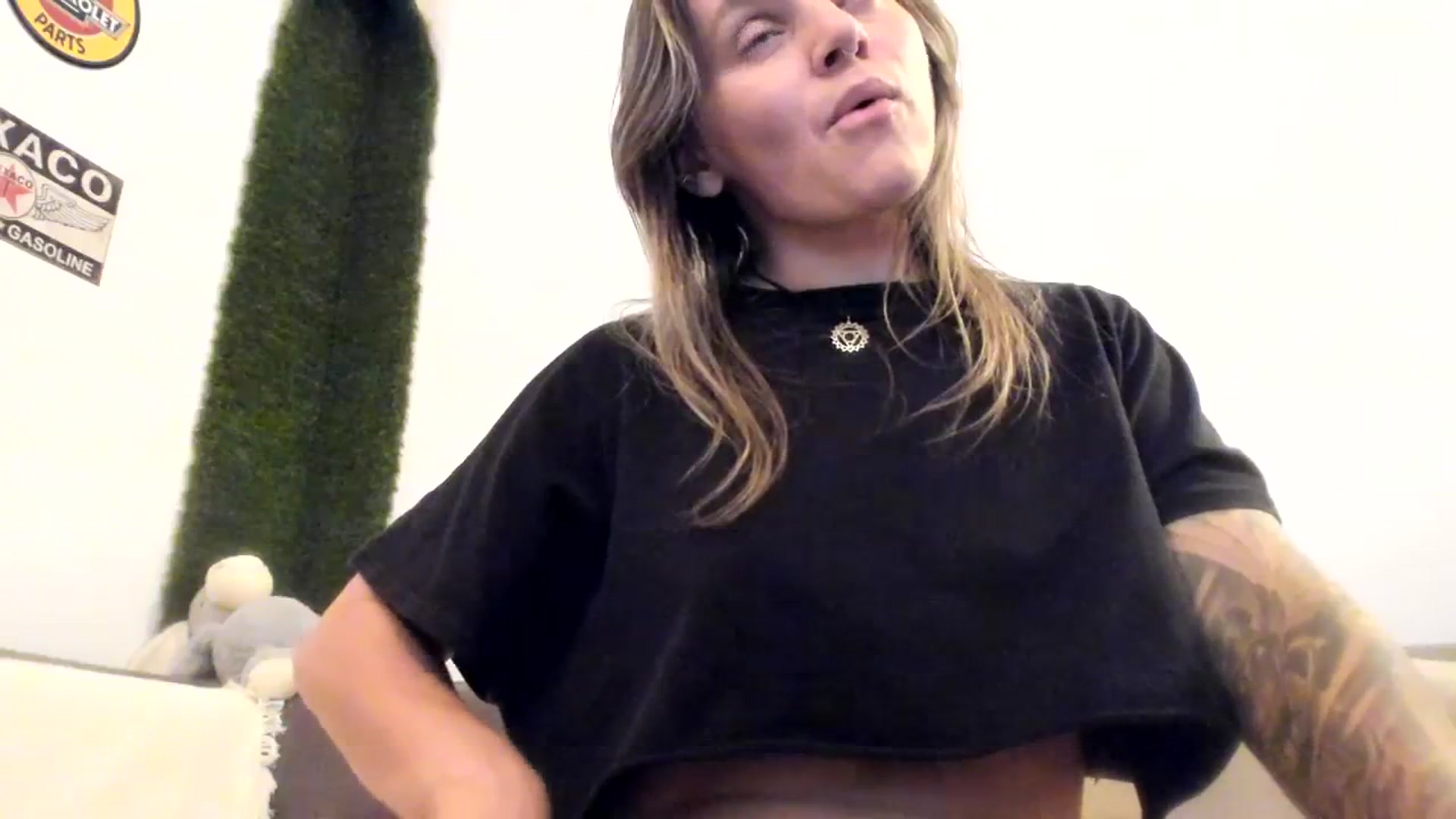 Gallery image thumbnail from PisuVamp_'s myfreecams stream on, 09/25/2023, 21:04 image 11 of 20