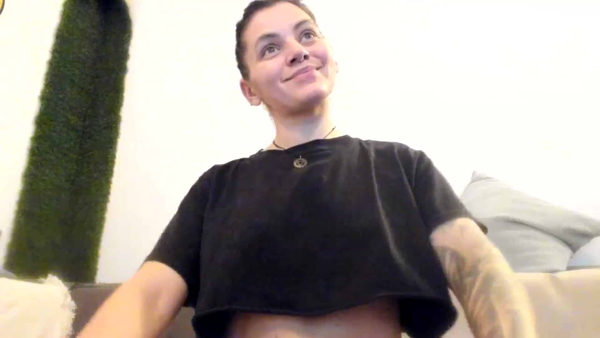 Gallery image thumbnail from PisuVamp_'s myfreecams stream on, 12/08/2023, 21:13 image 10 of 20