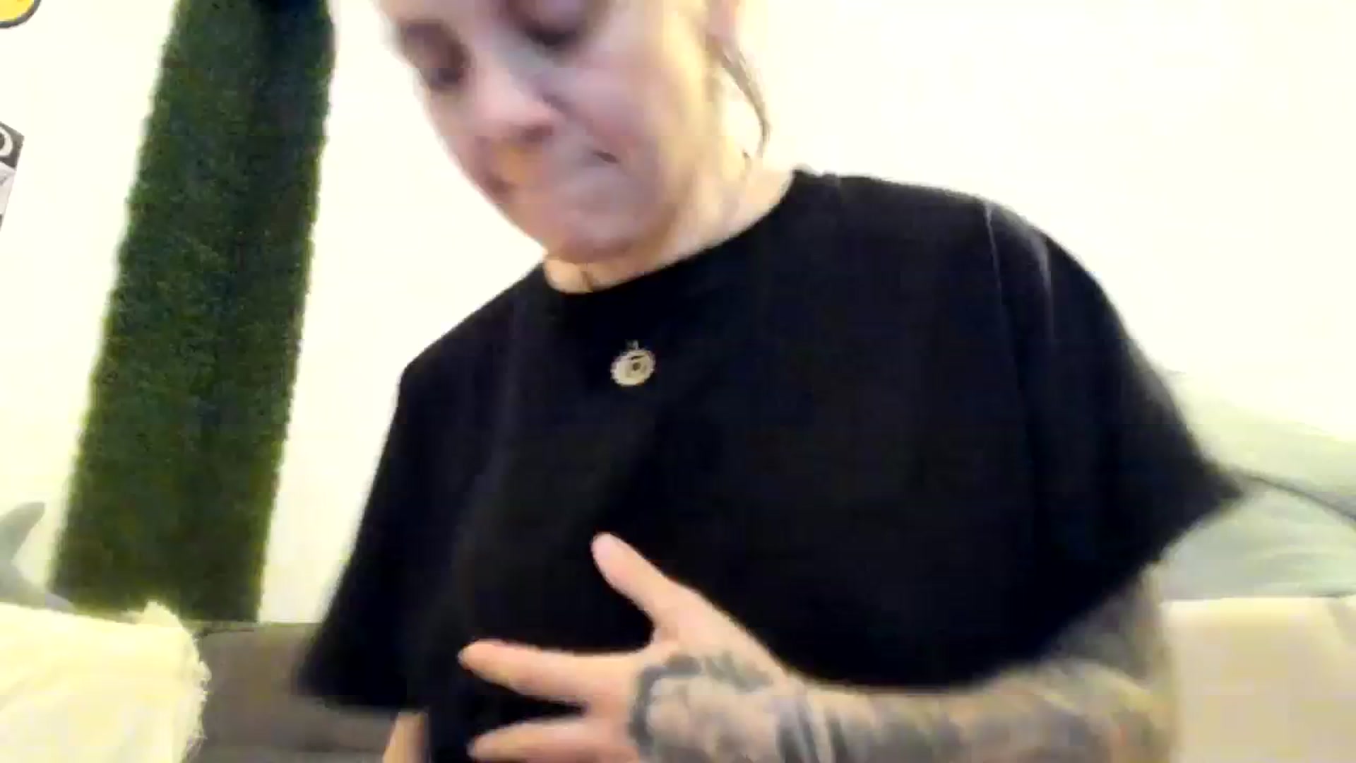 Gallery image thumbnail from PisuVamp_'s myfreecams stream on, 12/08/2023, 21:13 image 16 of 20