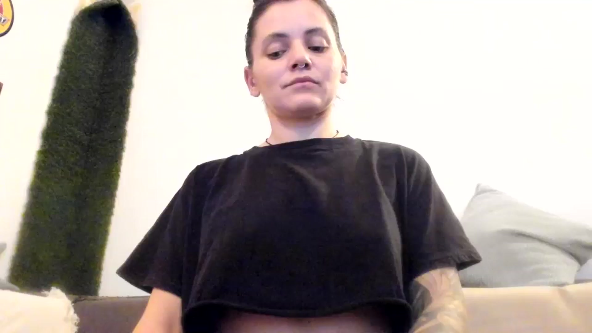 Gallery image thumbnail from PisuVamp_'s myfreecams stream on, 12/08/2023, 21:13 image 1 of 20