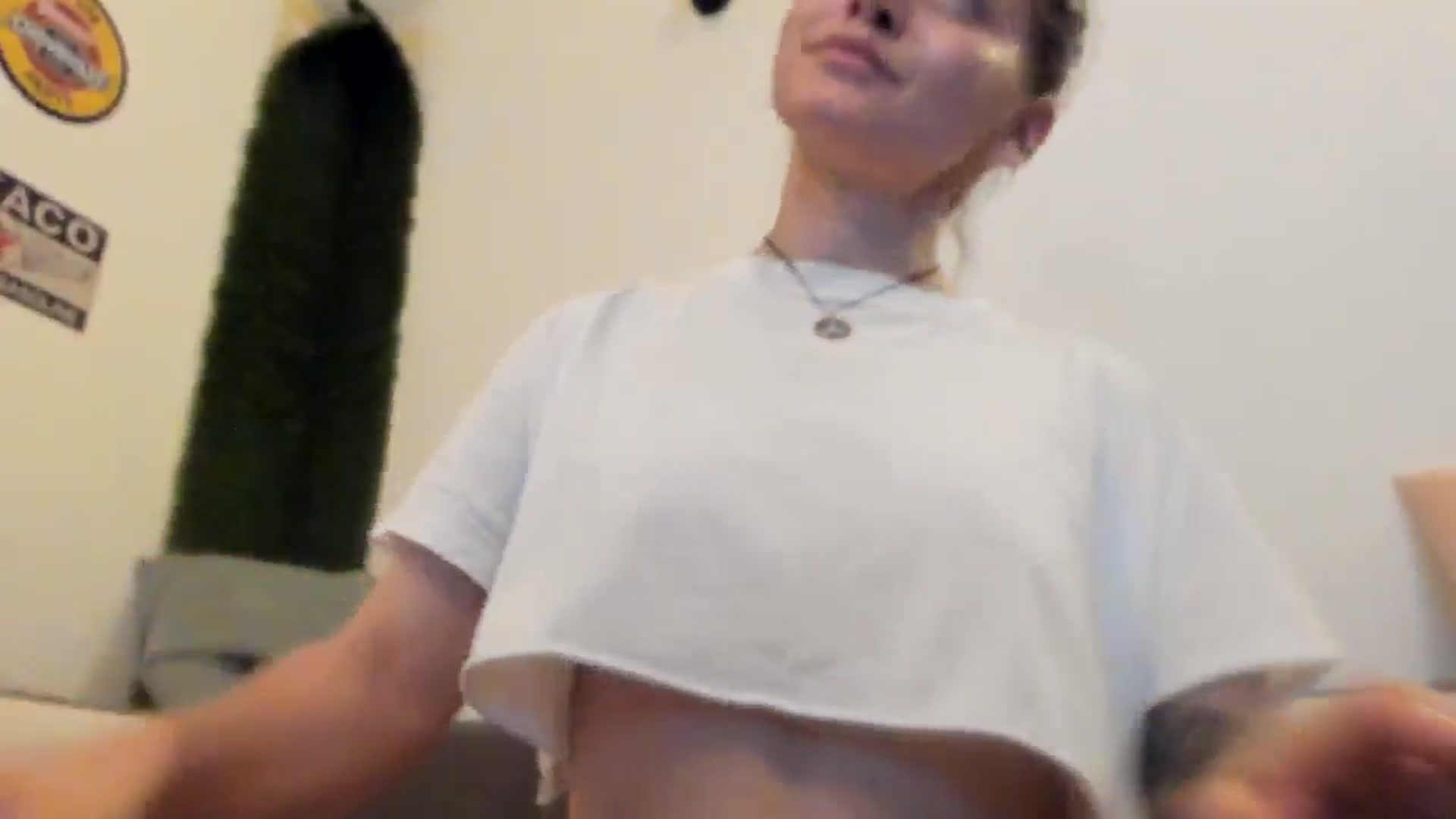 Gallery image thumbnail from PisuVamp_'s myfreecams stream on, 05/08/2024, 20:14 image 19 of 20