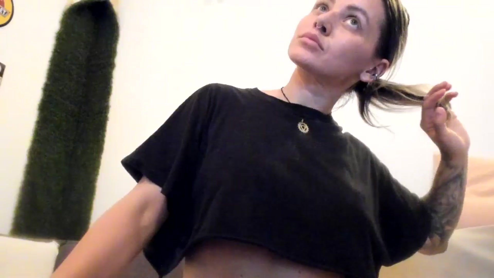 Gallery image thumbnail from PisuVamp_'s myfreecams stream on, 06/17/2024, 20:21 image 13 of 20