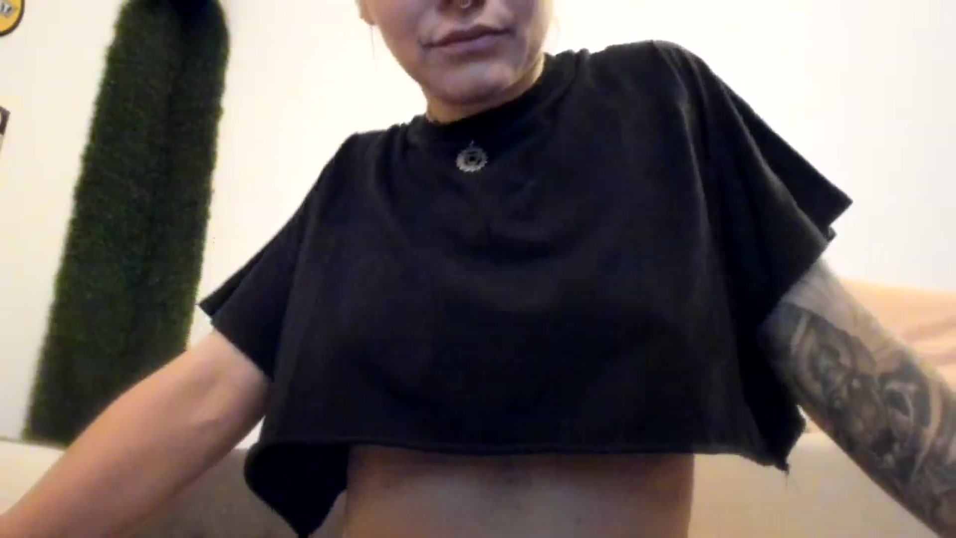 Gallery image thumbnail from PisuVamp_'s myfreecams stream on, 06/17/2024, 20:21 image 20 of 20