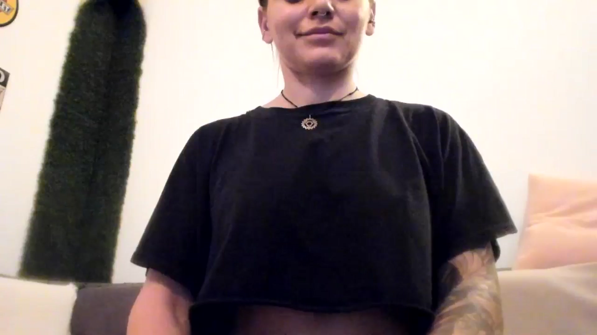 Gallery image thumbnail from PisuVamp_'s myfreecams stream on, 06/17/2024, 20:21 image 9 of 20
