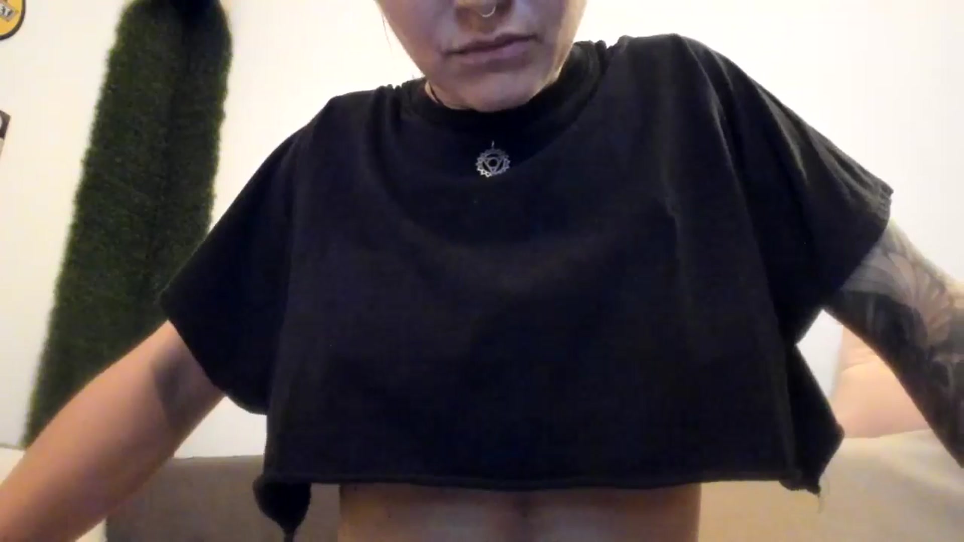 Gallery image thumbnail from PisuVamp_'s myfreecams stream on, 06/17/2024, 20:21 image 17 of 20
