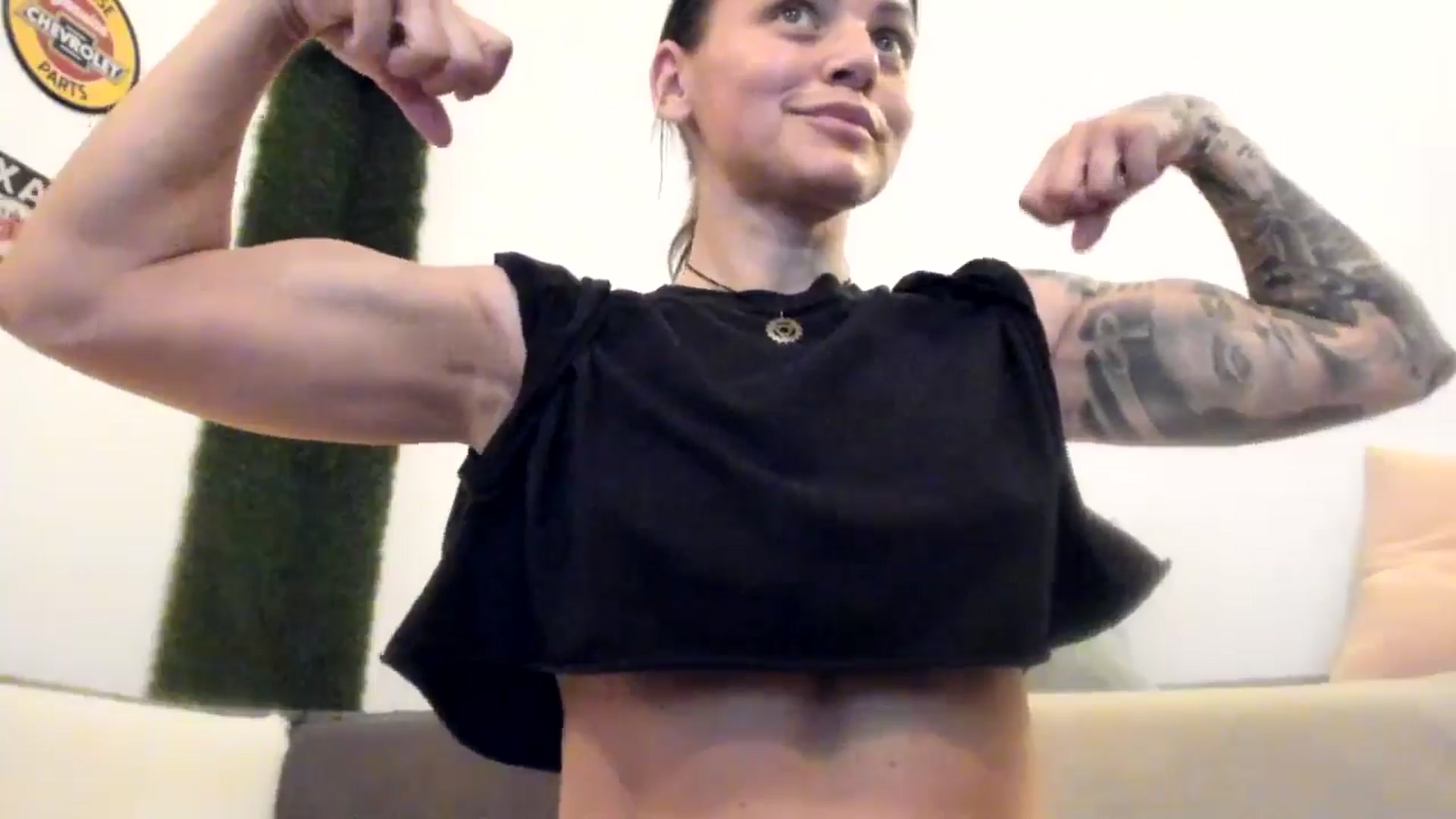 Gallery image thumbnail from PisuVamp_'s myfreecams stream on, 06/17/2024, 21:50 image 7 of 20