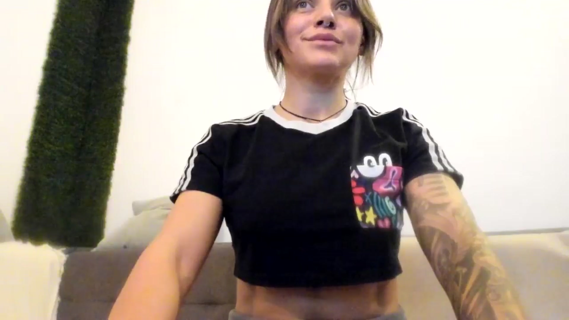 Gallery image thumbnail from PisuVamp_'s myfreecams stream on, 08/08/2024, 21:04 image 20 of 20