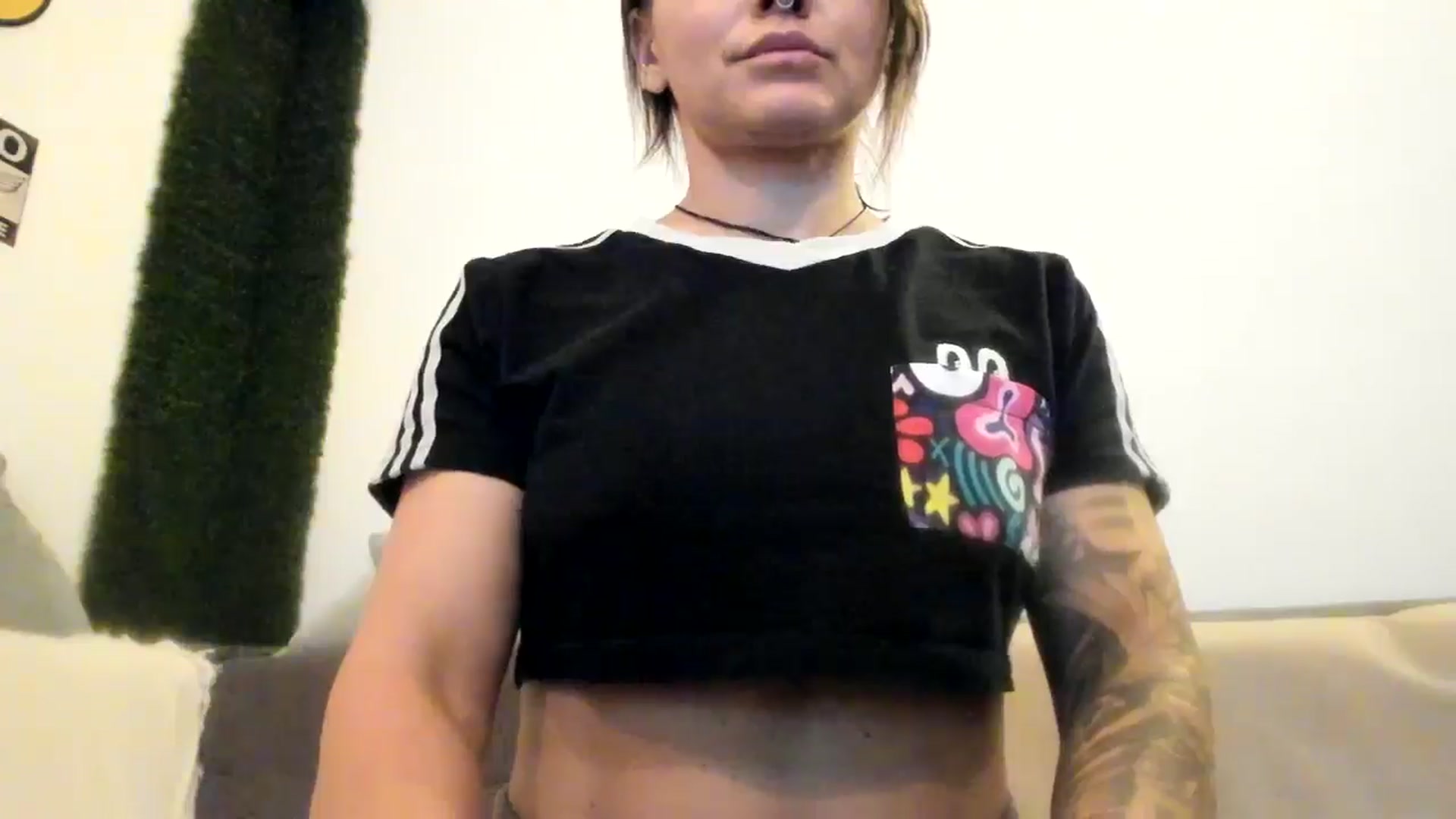 Gallery image thumbnail from PisuVamp_'s myfreecams stream on, 08/08/2024, 21:04 image 5 of 20