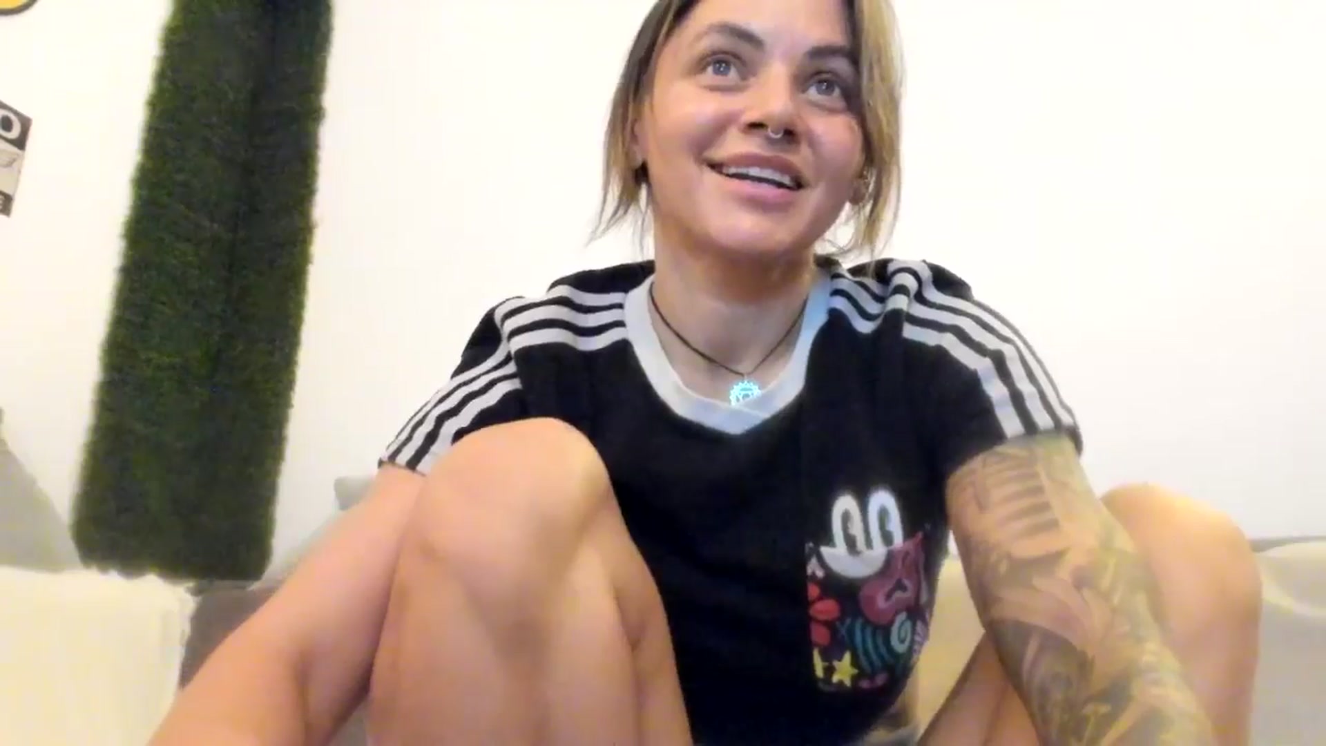 Gallery image thumbnail from PisuVamp_'s myfreecams stream on, 08/08/2024, 21:04 image 10 of 20