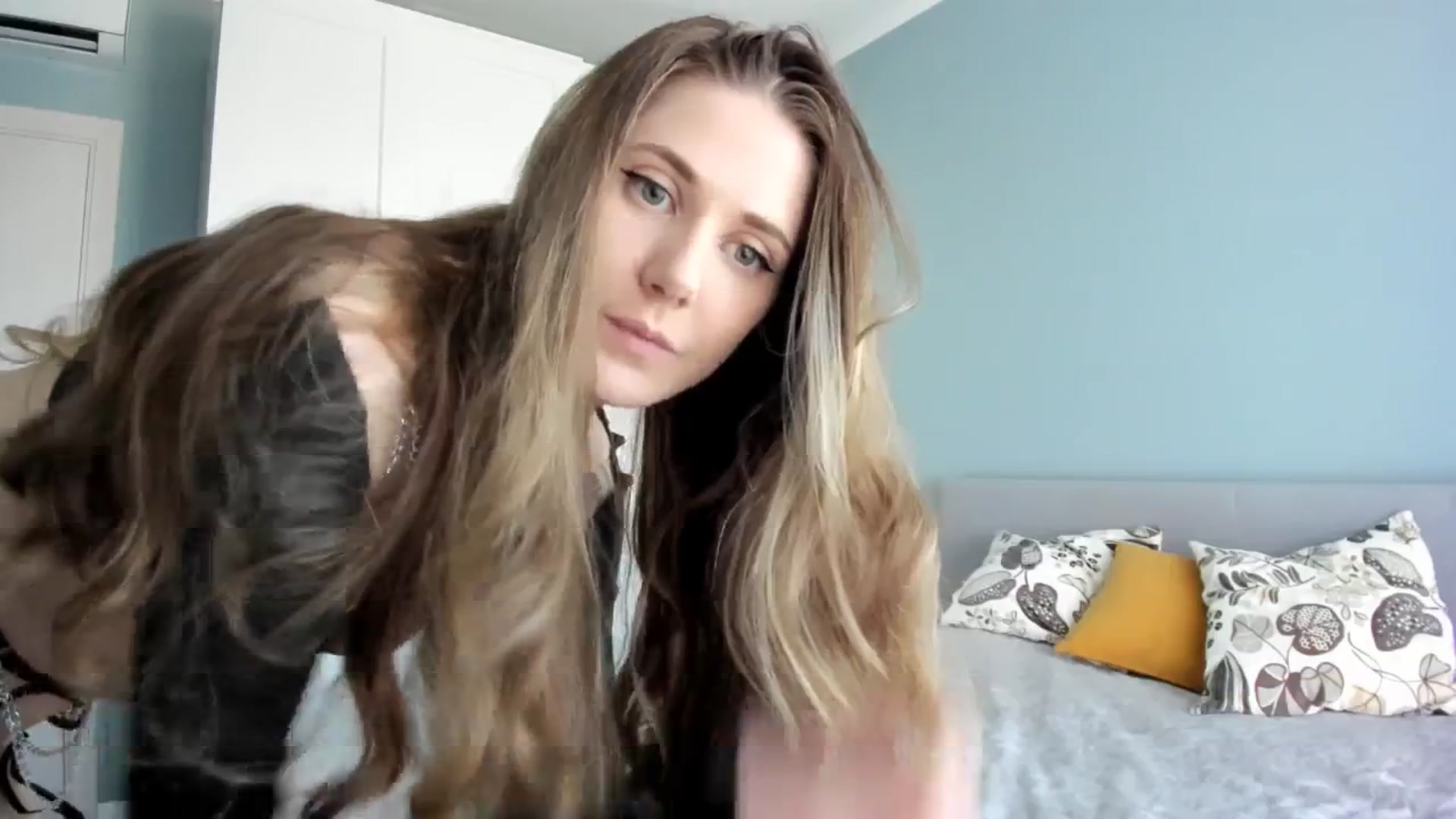 Gallery image thumbnail from Pixelss's myfreecams stream on, 08/03/2025, 10:13 image 3 of 20