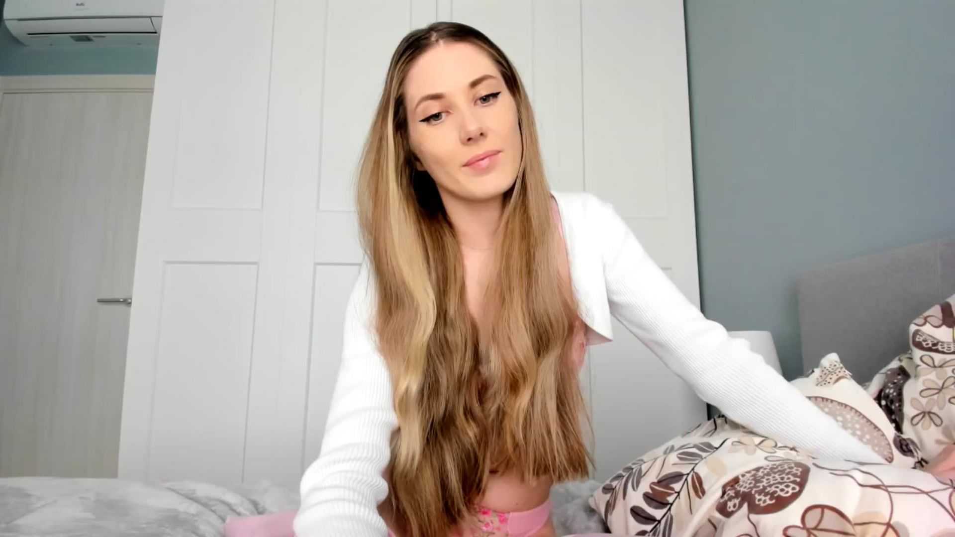 Gallery image thumbnail from Pixelss's myfreecams stream on, 08/14/2025, 06:32 image 11 of 20