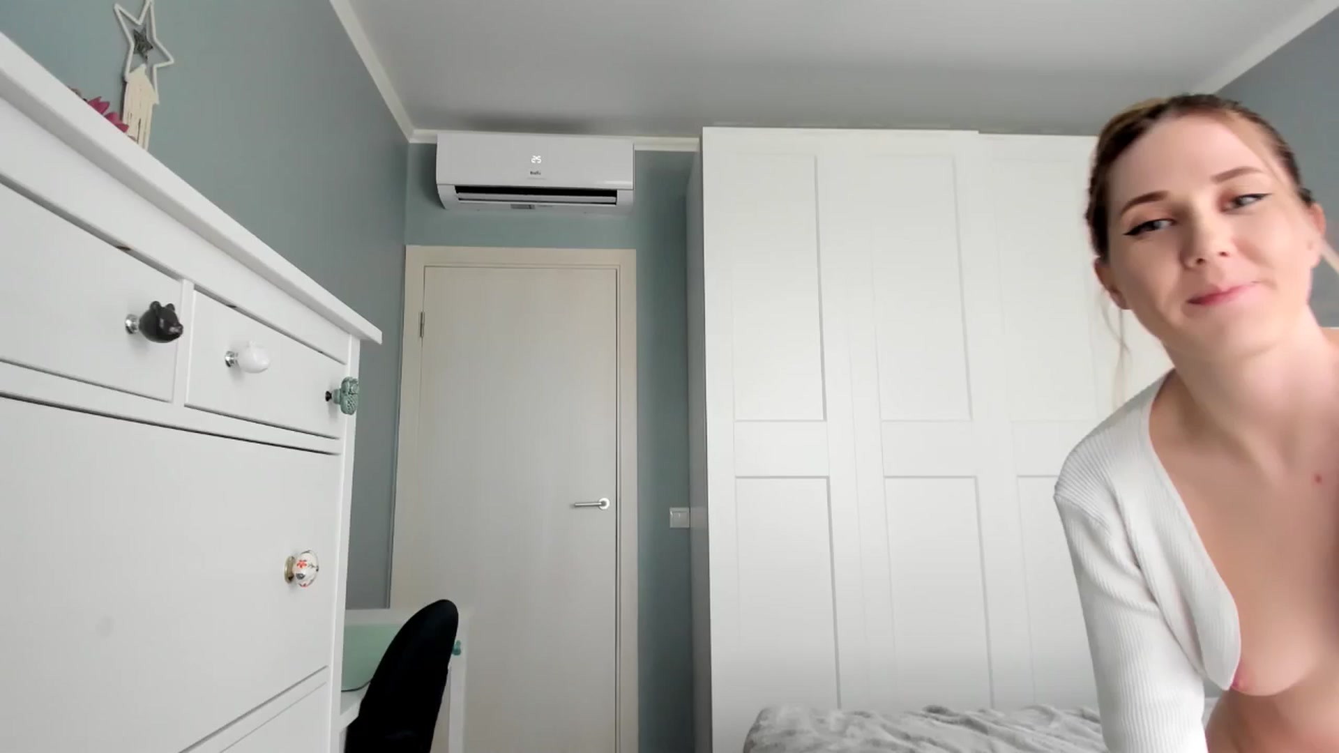 Gallery image thumbnail from Pixelss's myfreecams stream on, 08/30/2025, 09:01 image 8 of 20