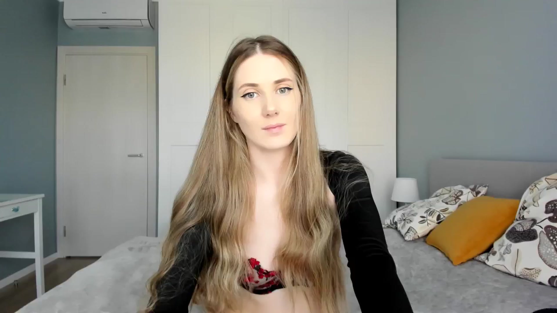 Gallery image thumbnail from Pixelss's myfreecams stream on, 08/31/2025, 09:16 image 1 of 20