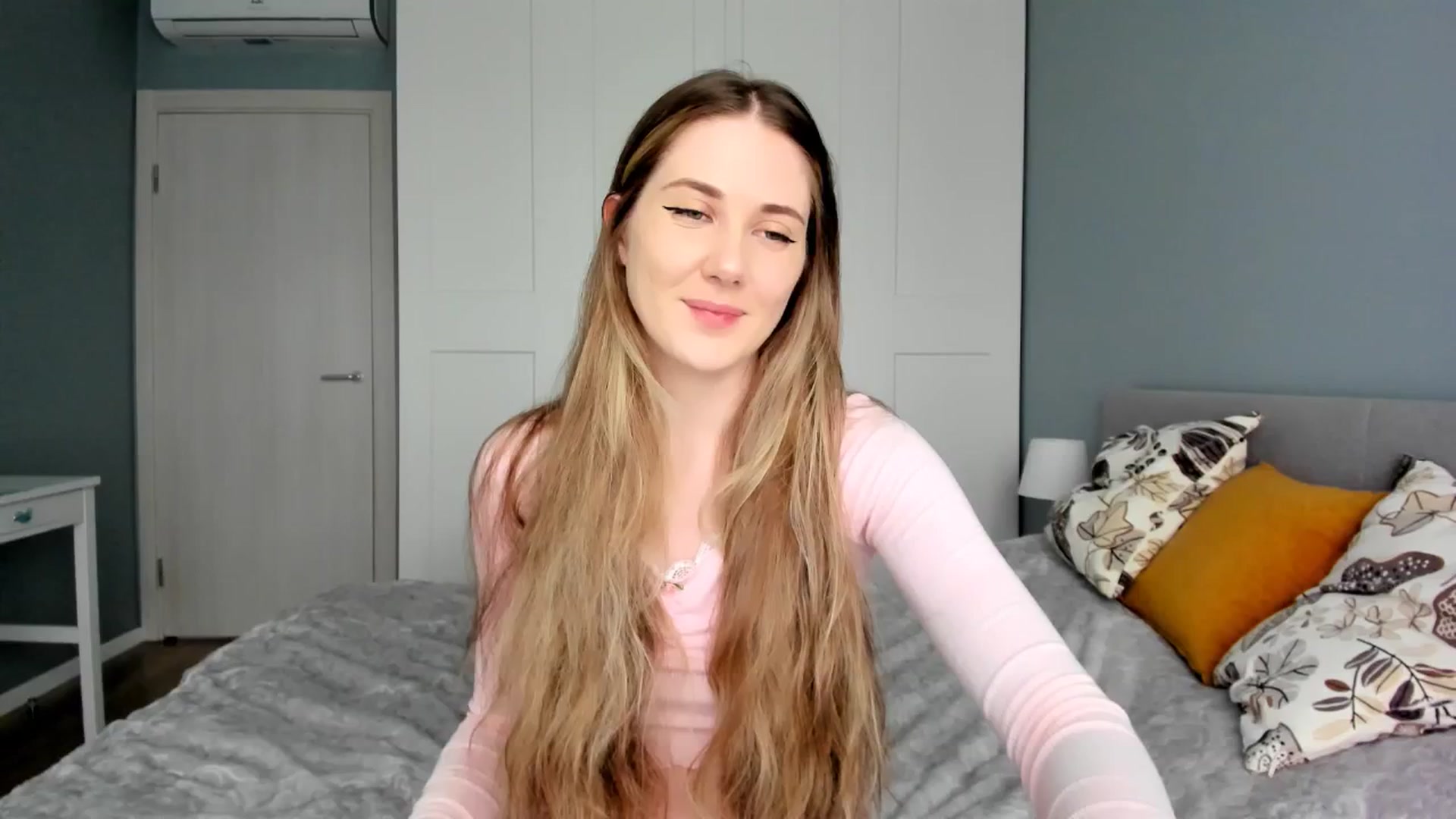 Gallery image thumbnail from Pixelss's myfreecams stream on, 10/18/2025, 06:33 image 5 of 20