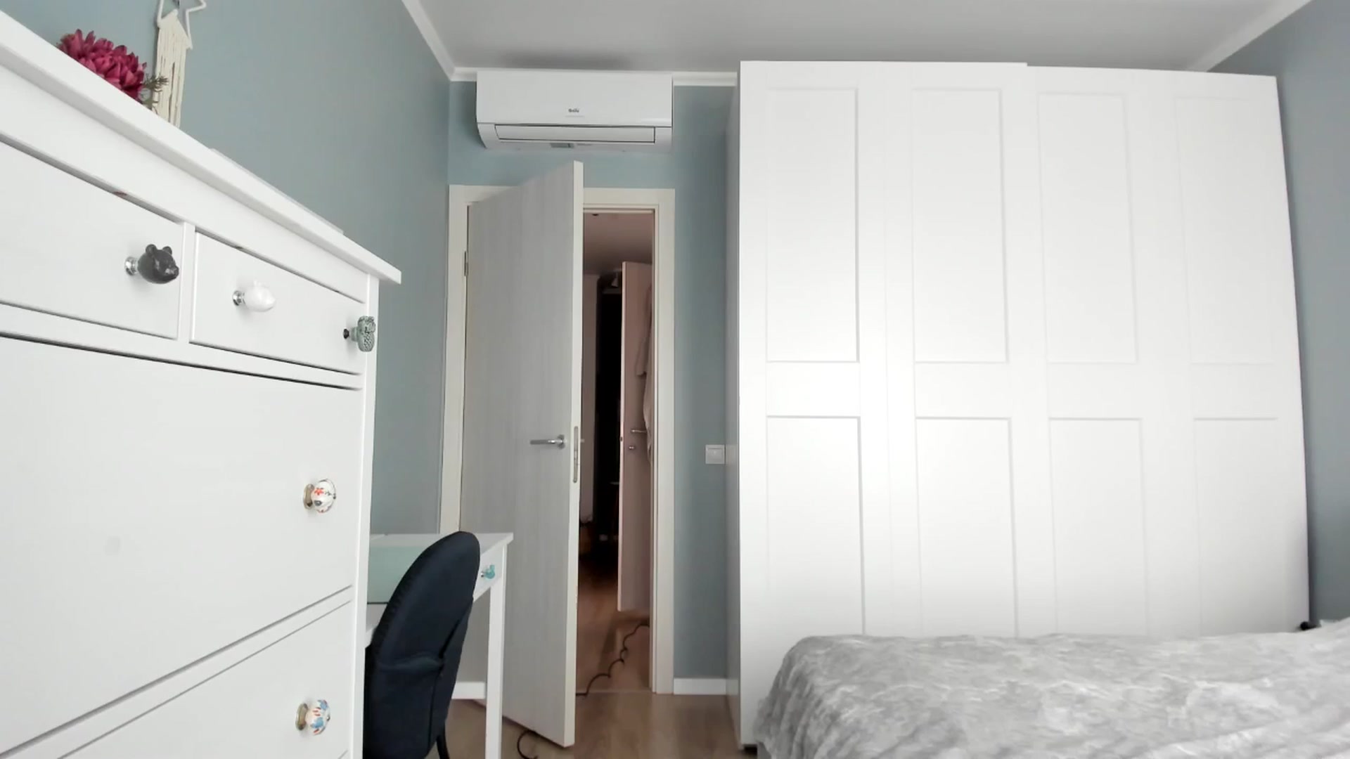 Gallery image thumbnail from Pixelss's myfreecams stream on, 10/18/2025, 09:49 image 4 of 20
