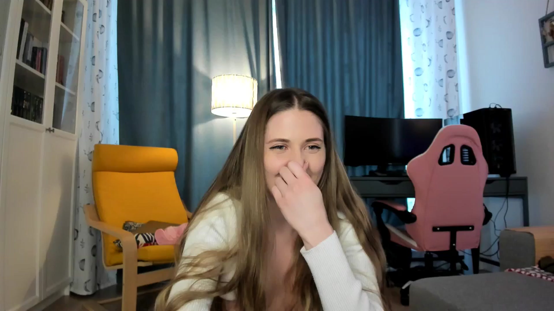 Gallery image thumbnail from Pixelss's myfreecams stream on, 12/15/2025, 09:03 image 9 of 20