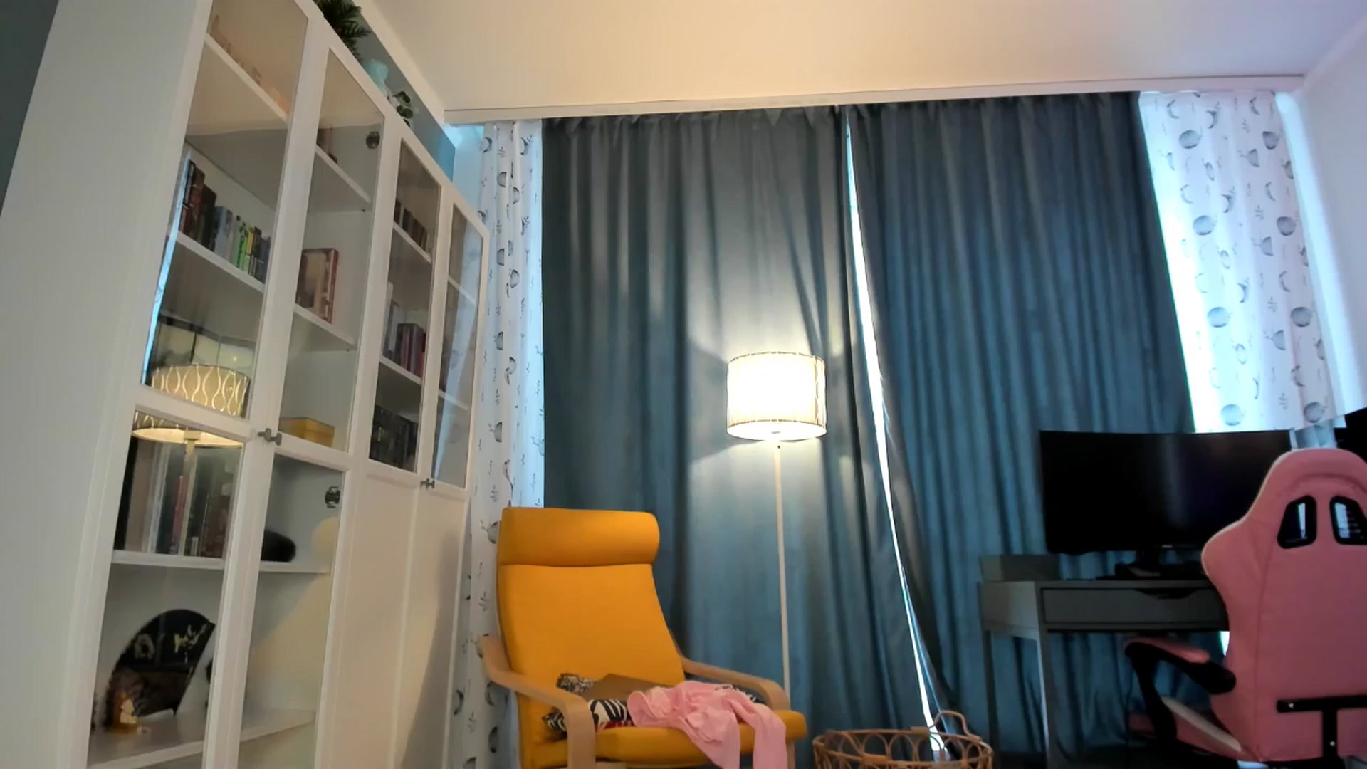 Gallery image thumbnail from Pixelss's myfreecams stream on, 12/15/2025, 09:03 image 11 of 20
