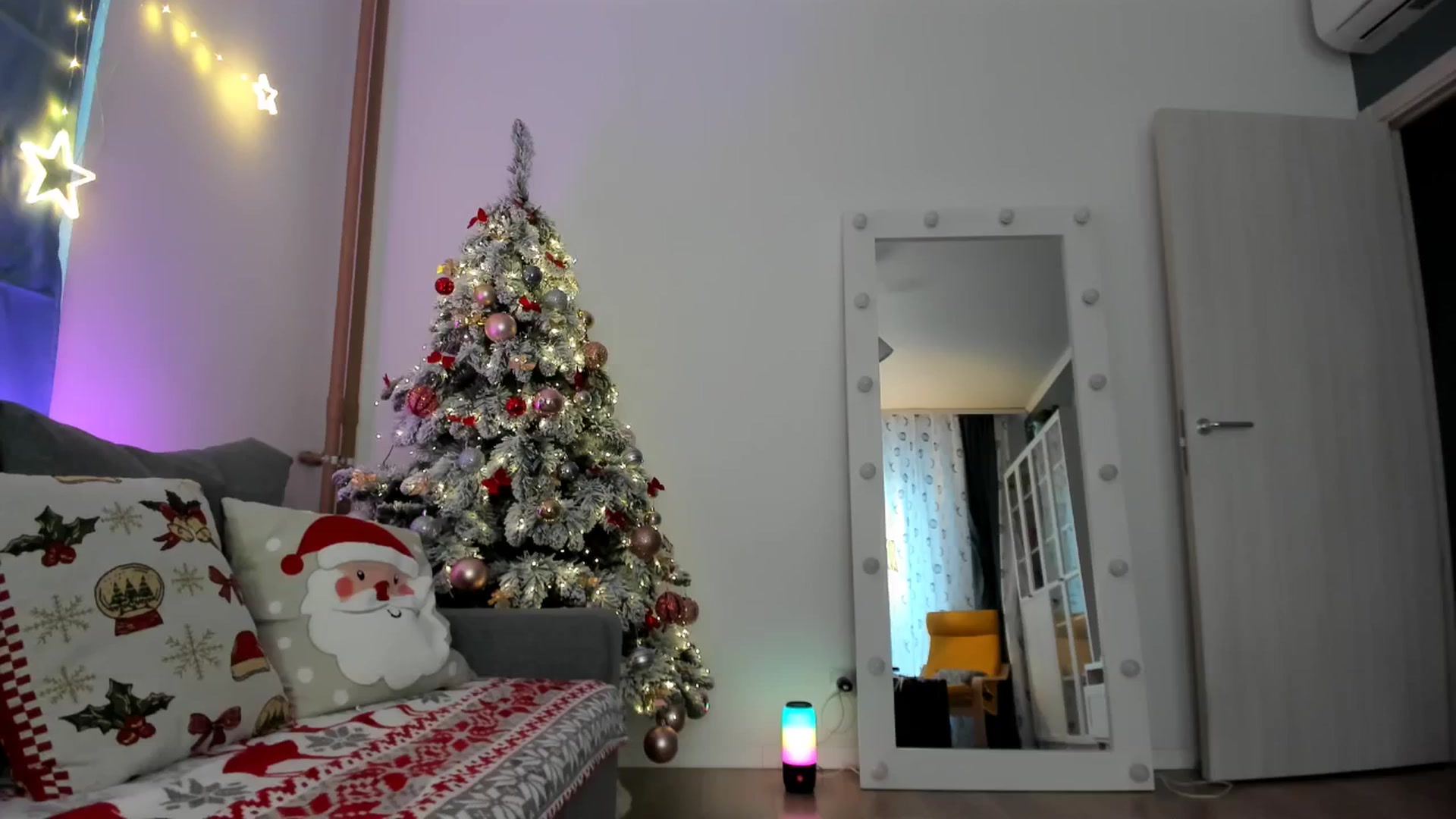 Gallery image thumbnail from Pixelss's myfreecams stream on, 12/21/2025, 08:41 image 19 of 20