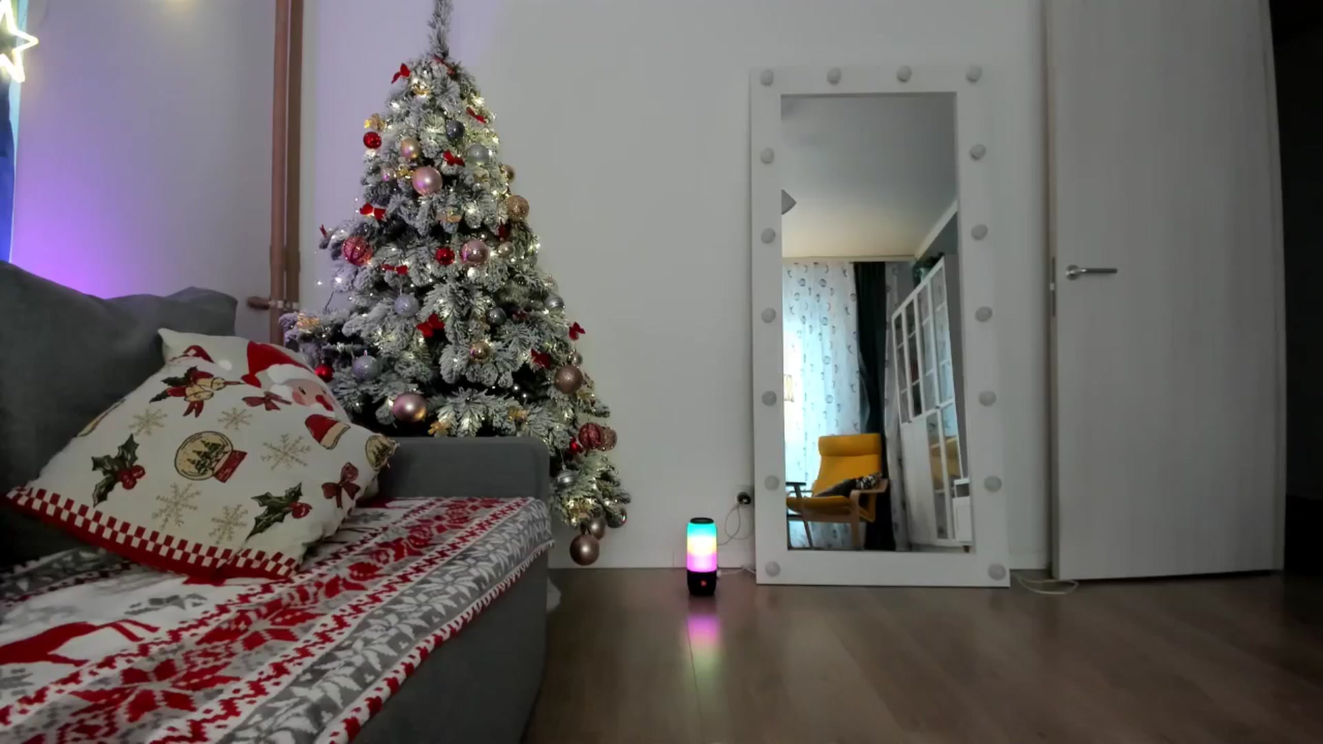 Gallery image thumbnail from Pixelss's myfreecams stream on, 12/22/2025, 08:23 image 15 of 20