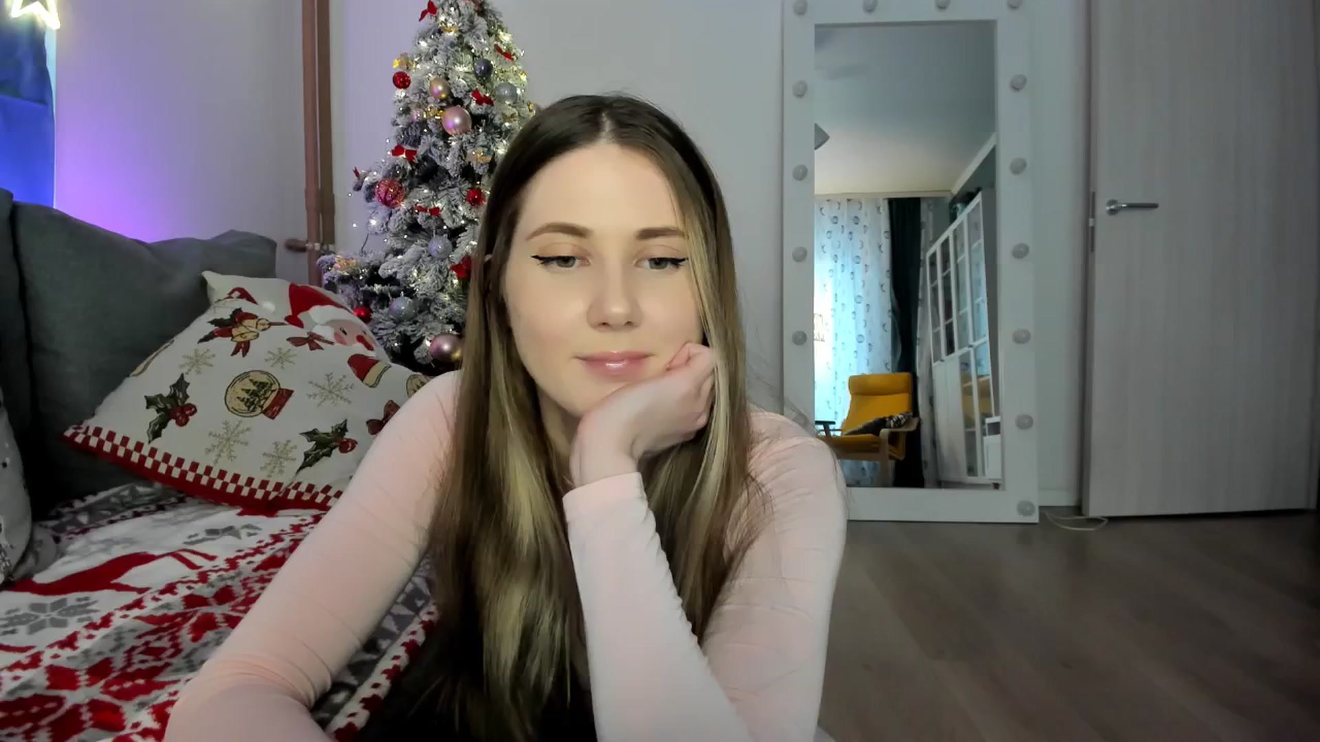 Gallery image thumbnail from Pixelss's myfreecams stream on, 12/22/2025, 08:23 image 14 of 20