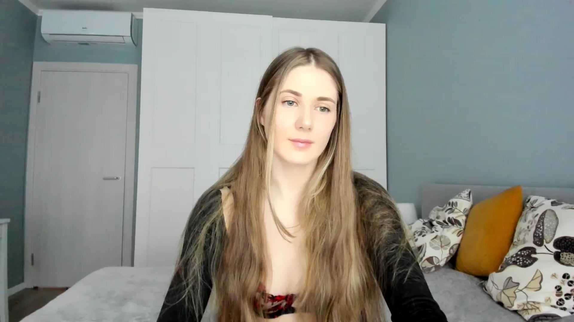 Gallery image thumbnail from Pixelss's myfreecams stream on, 01/13/2026, 07:04 image 10 of 20
