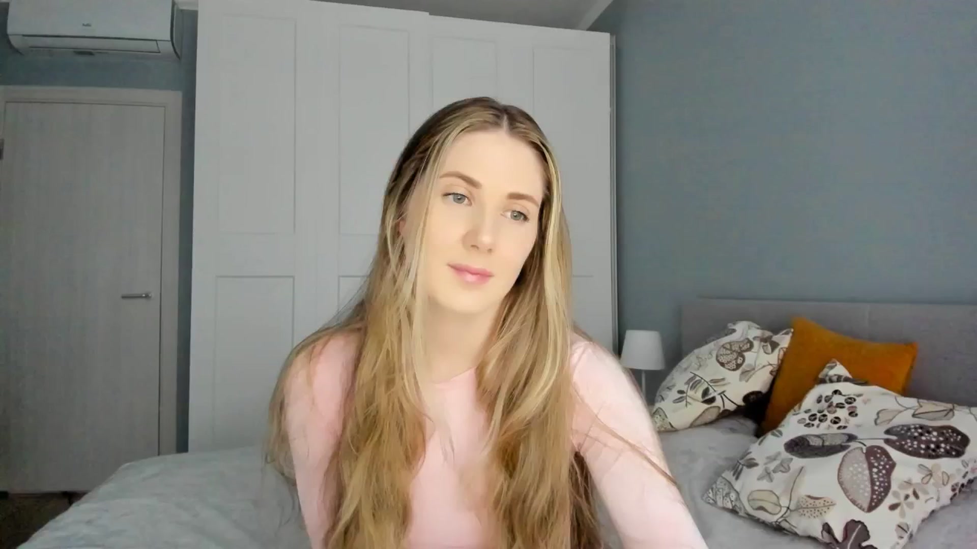 Gallery image thumbnail from Pixelss's myfreecams stream on, 01/22/2026, 06:36 image 7 of 20