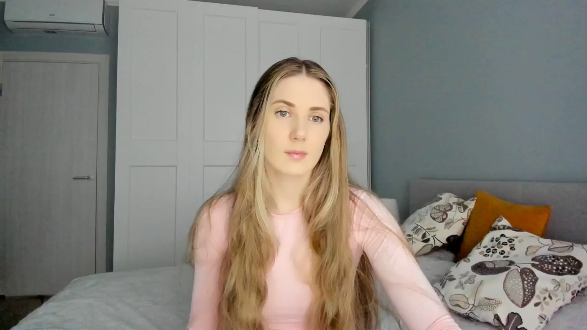 Gallery image thumbnail from Pixelss's myfreecams stream on, 01/22/2026, 06:36 image 6 of 20