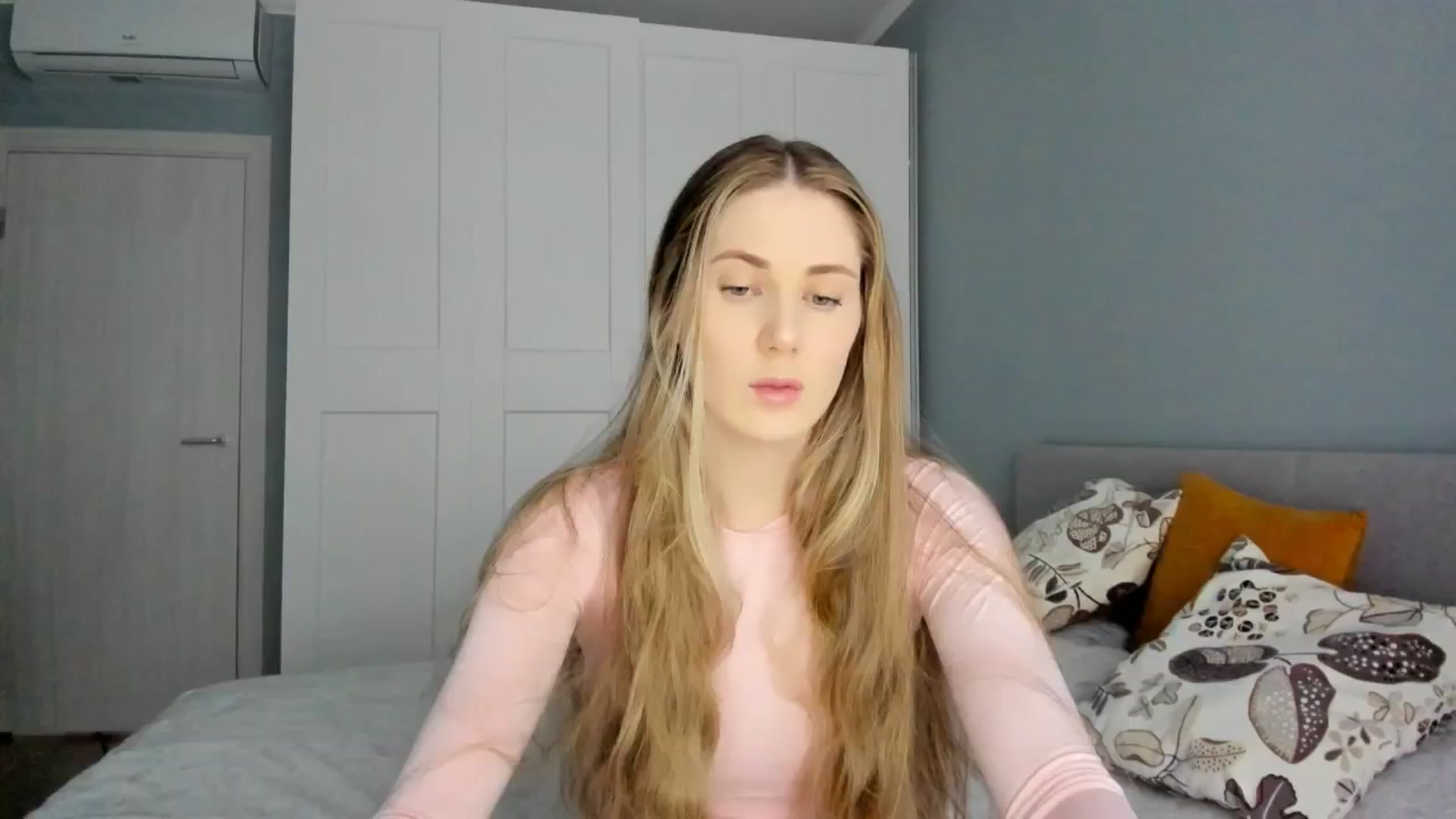 Gallery image thumbnail from Pixelss's myfreecams stream on, 01/22/2026, 06:36 image 5 of 20