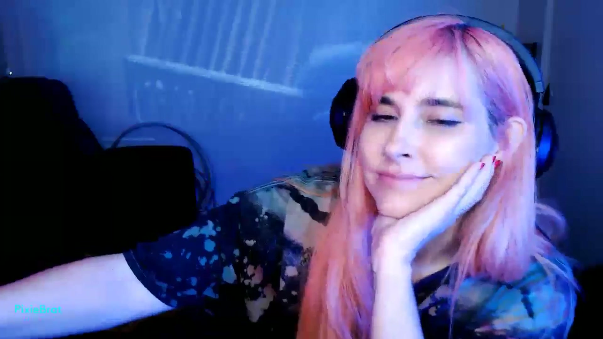 Gallery image thumbnail from PixieBrat's myfreecams stream on, 10/09/2024, 07:44 image 15 of 20