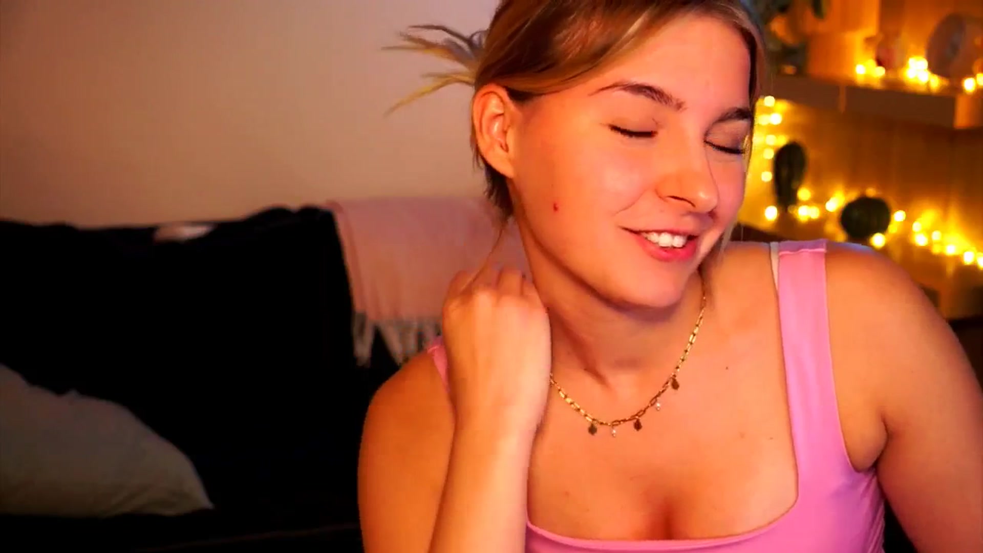 Gallery image thumbnail from Pixie_Pie's myfreecams stream on, 03/18/2026, 15:59 image 3 of 20