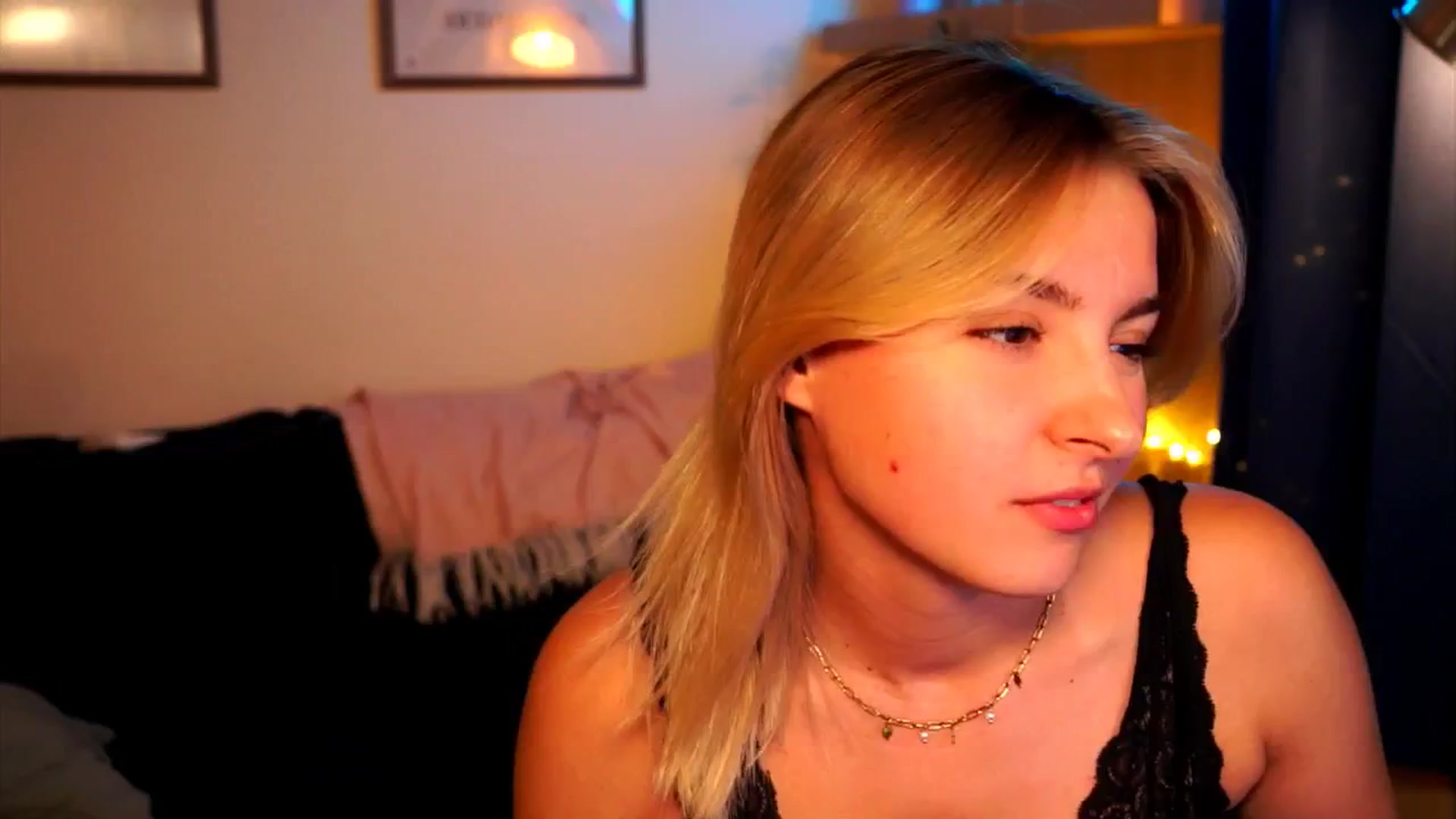 Gallery image thumbnail from Pixie_Pie's myfreecams stream on, 03/18/2026, 17:34 image 4 of 20