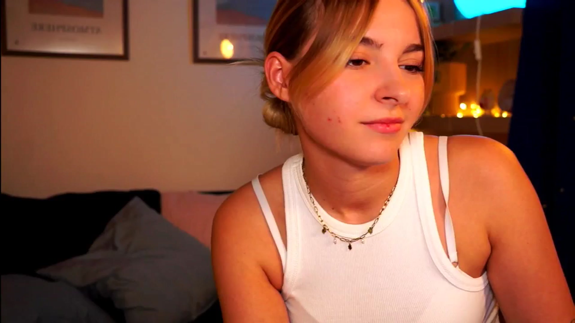 Gallery image thumbnail from Pixie_Pie's myfreecams stream on, 03/31/2026, 16:42 image 16 of 20