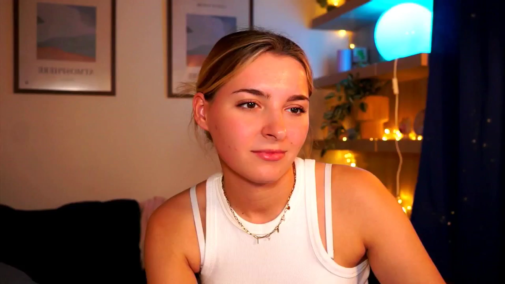 Gallery image thumbnail from Pixie_Pie's myfreecams stream on, 04/01/2026, 19:29 image 16 of 20