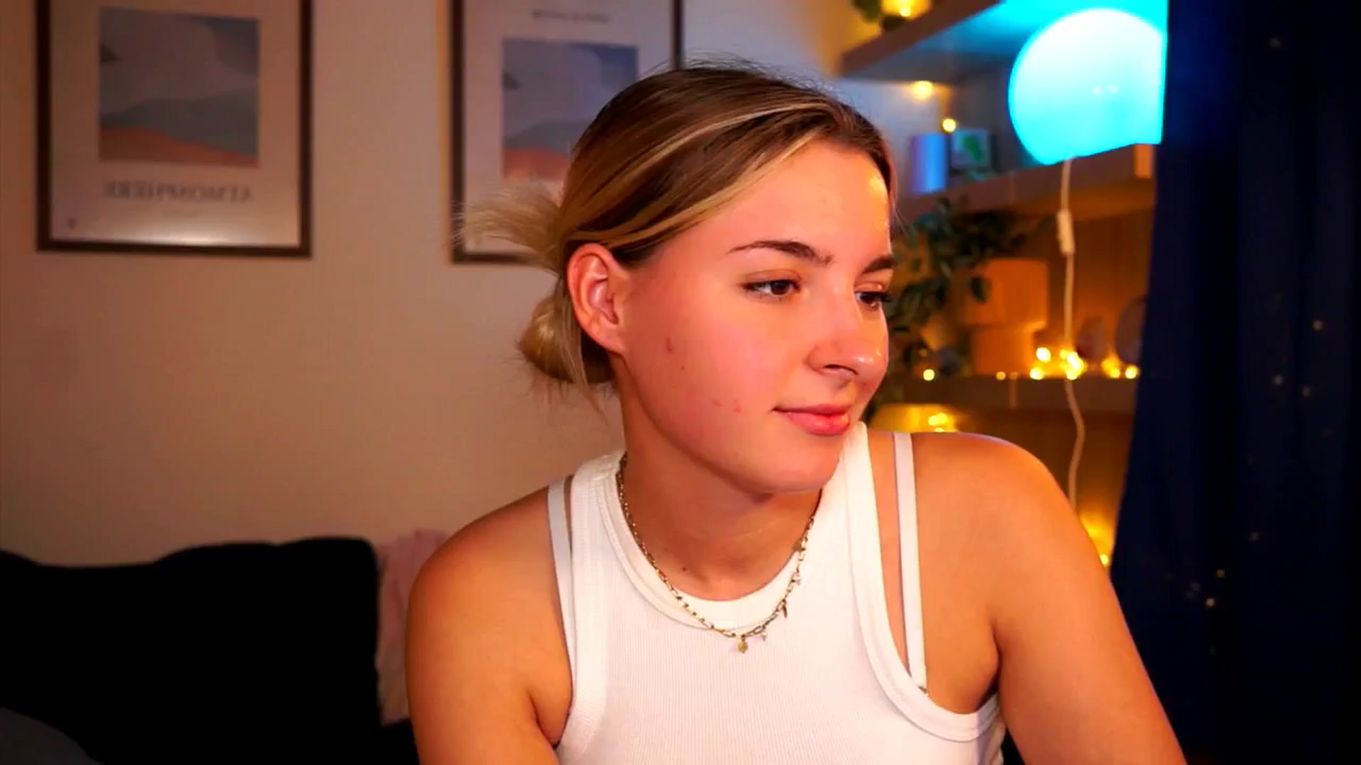 Gallery image thumbnail from Pixie_Pie's myfreecams stream on, 04/01/2026, 19:29 image 9 of 20