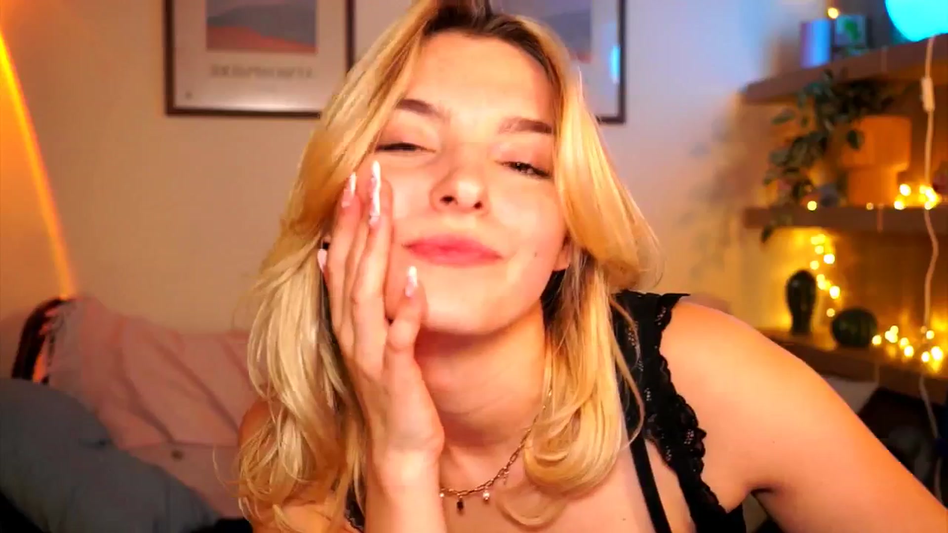 Gallery image thumbnail from Pixie_Pie's myfreecams stream on, 04/02/2026, 18:02 image 19 of 20