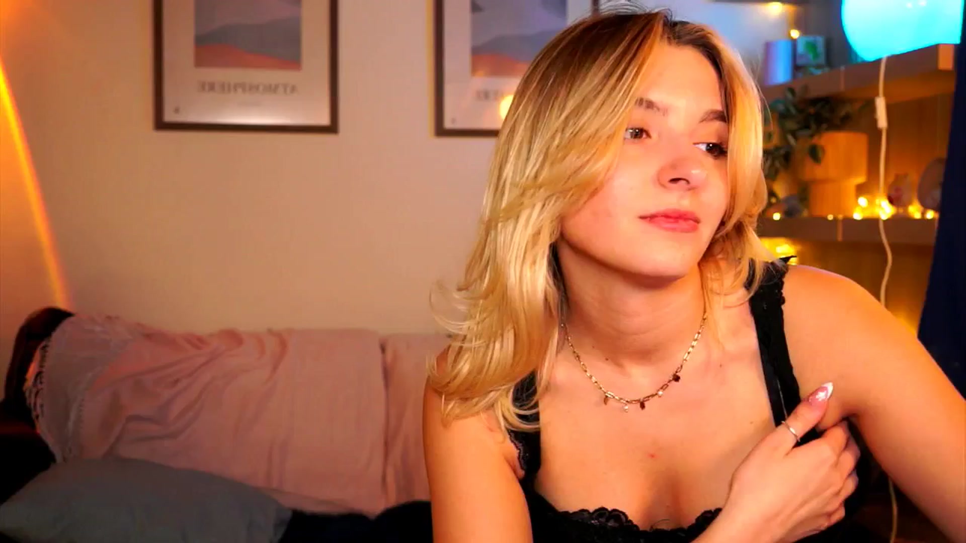 Gallery image thumbnail from Pixie_Pie's myfreecams stream on, 04/02/2026, 19:58 image 18 of 20