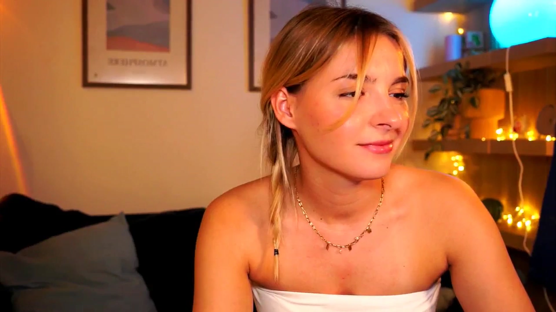 Gallery image thumbnail from Pixie_Pie's myfreecams stream on, 04/06/2026, 11:57 image 18 of 20