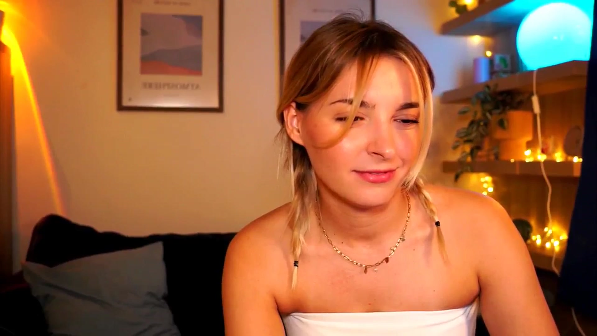 Gallery image thumbnail from Pixie_Pie's myfreecams stream on, 04/06/2026, 11:57 image 11 of 20