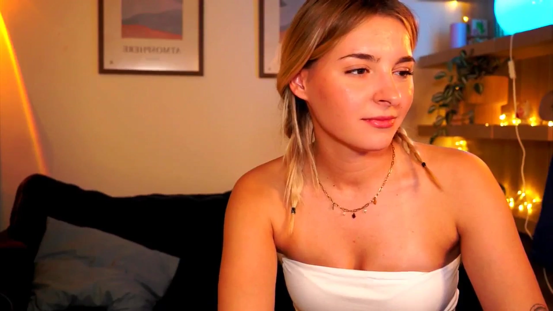 Gallery image thumbnail from Pixie_Pie's myfreecams stream on, 04/06/2026, 13:41 image 15 of 20