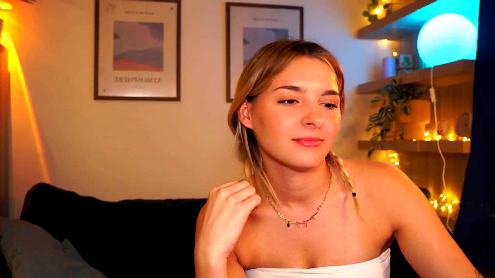 Gallery image thumbnail from Pixie_Pie's myfreecams stream on, 04/06/2026, 15:43 image 13 of 20