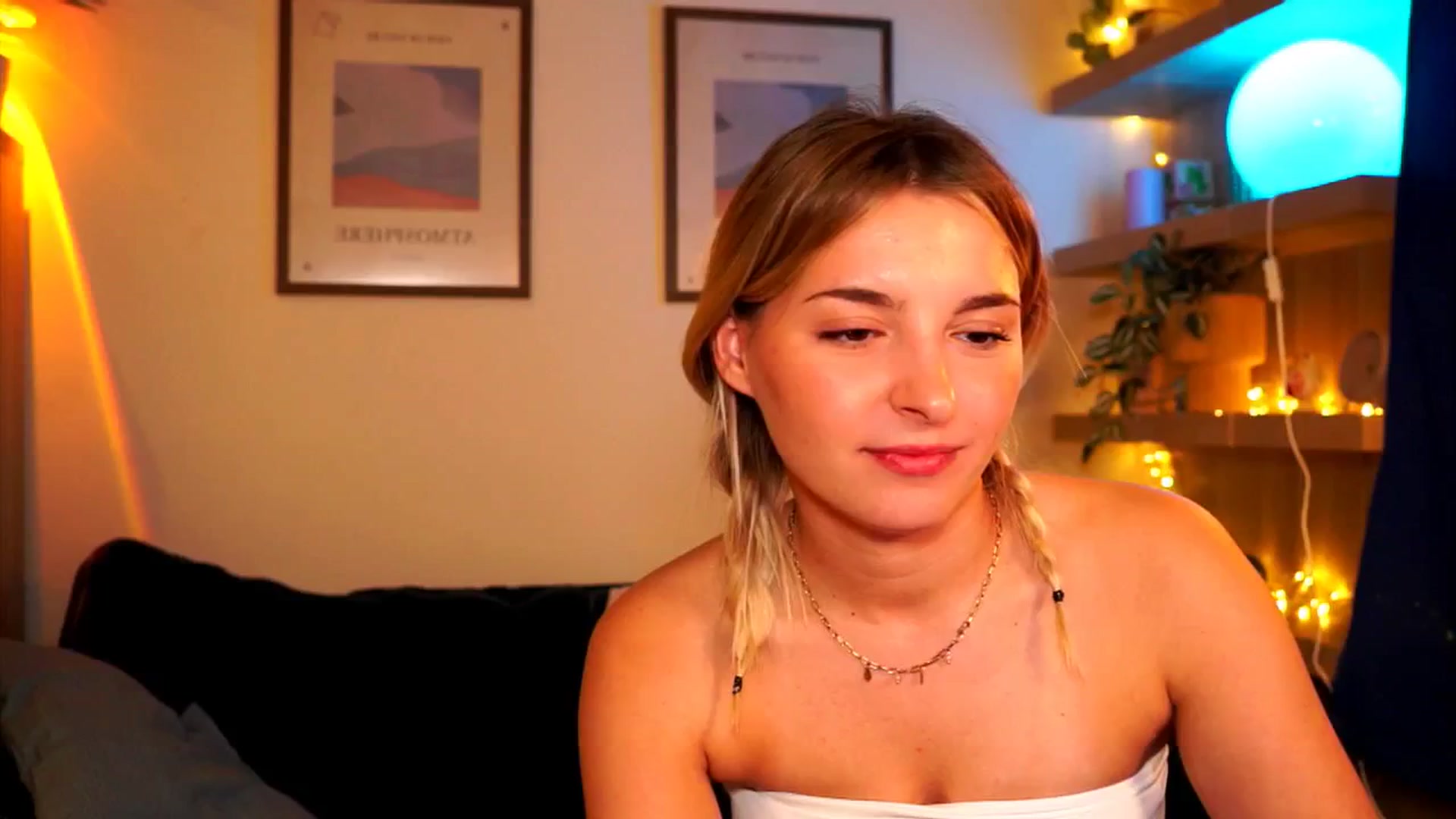 Gallery image thumbnail from Pixie_Pie's myfreecams stream on, 04/06/2026, 15:43 image 16 of 20