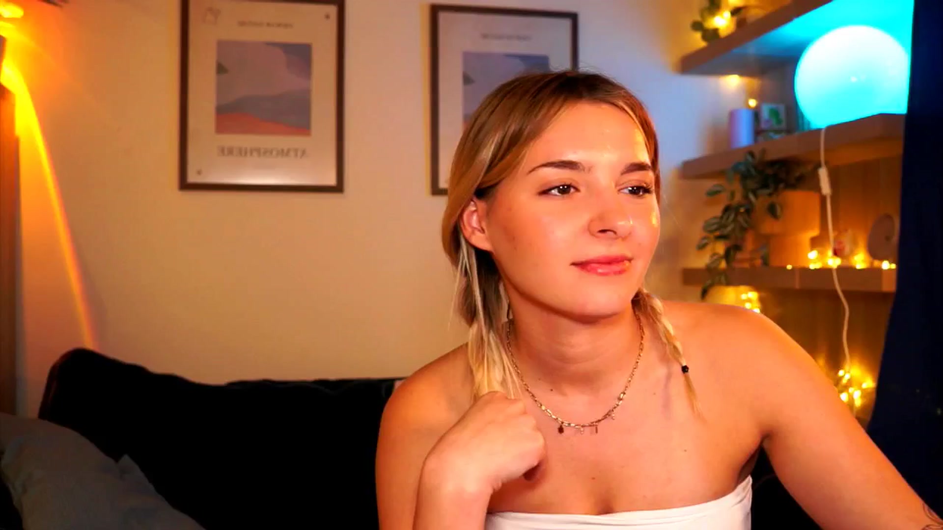 Gallery image thumbnail from Pixie_Pie's myfreecams stream on, 04/06/2026, 15:43 image 18 of 20