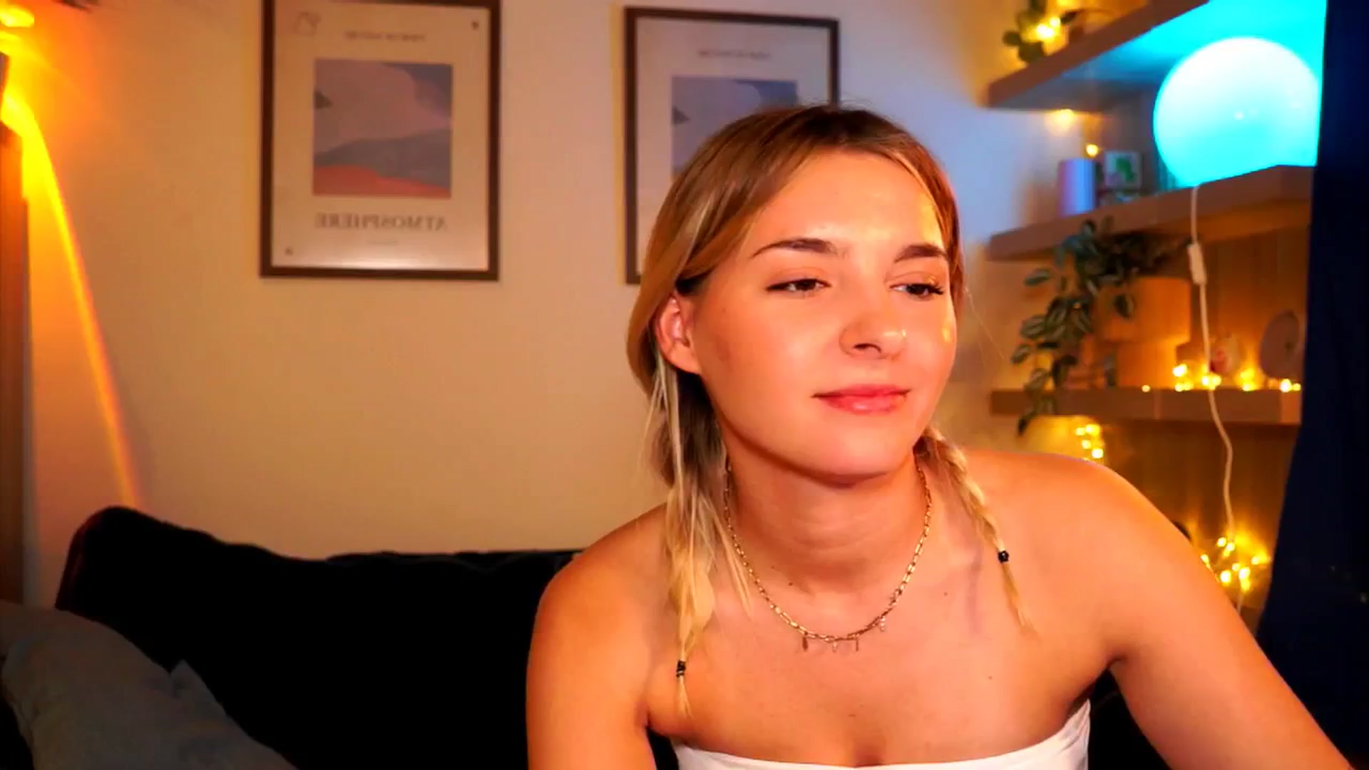 Gallery image thumbnail from Pixie_Pie's myfreecams stream on, 04/06/2026, 15:43 image 14 of 20