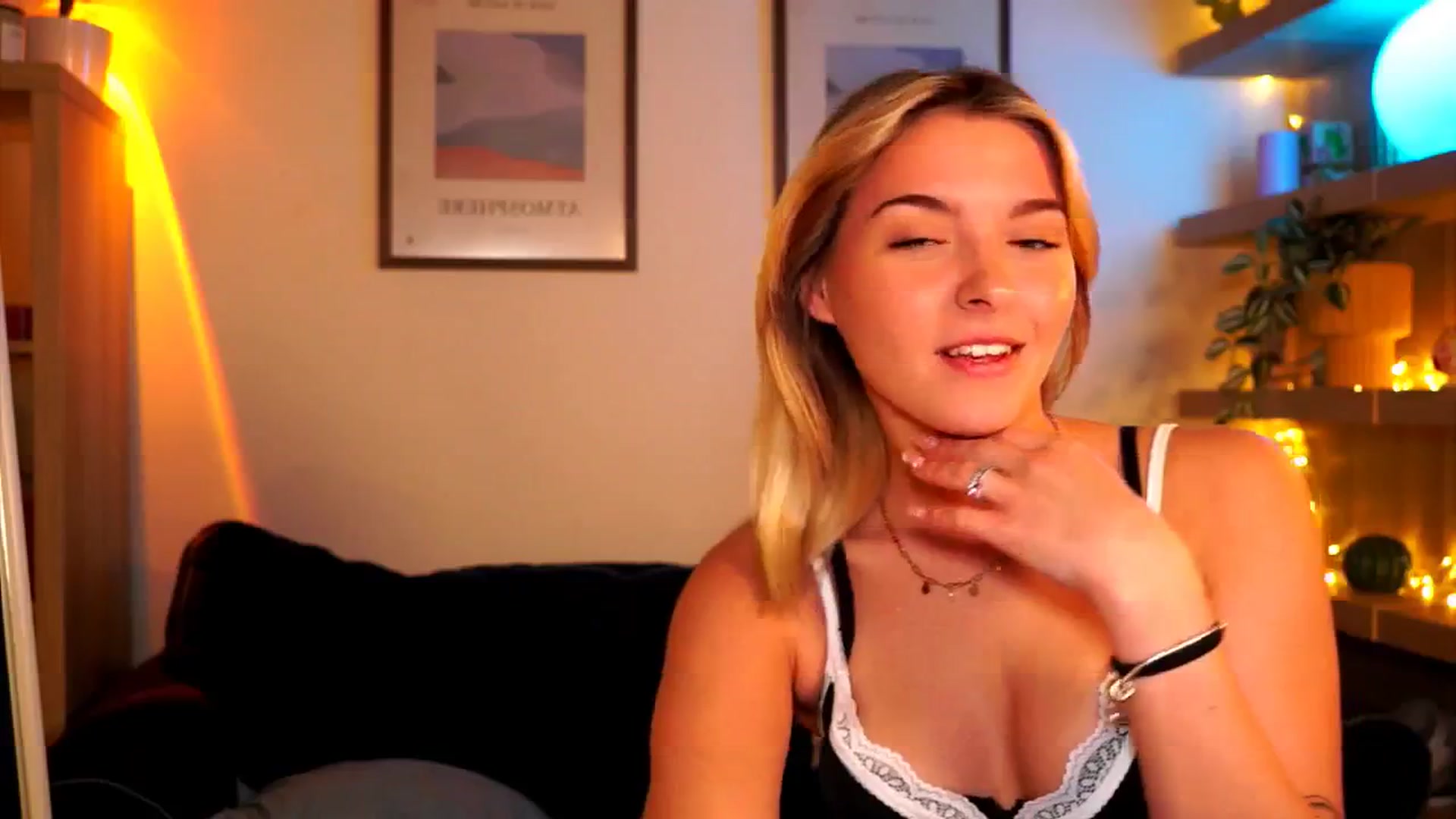 Gallery image thumbnail from Pixie_Pie's myfreecams stream on, 04/08/2026, 15:10 image 18 of 20