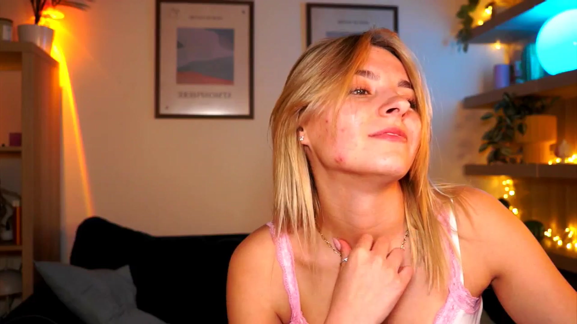Gallery image thumbnail from Pixie_Pie's myfreecams stream on, 04/17/2026, 17:05 image 4 of 20
