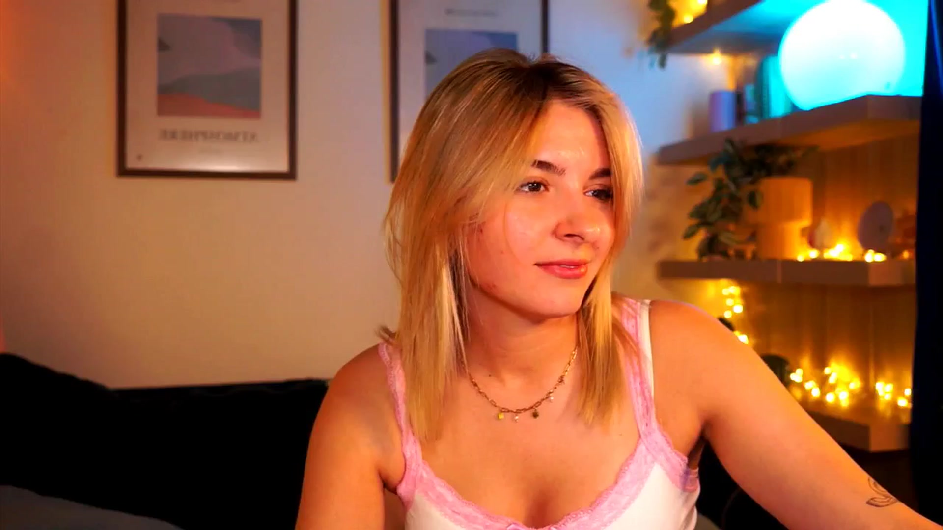 Gallery image thumbnail from Pixie_Pie's myfreecams stream on, 04/17/2026, 18:40 image 11 of 20