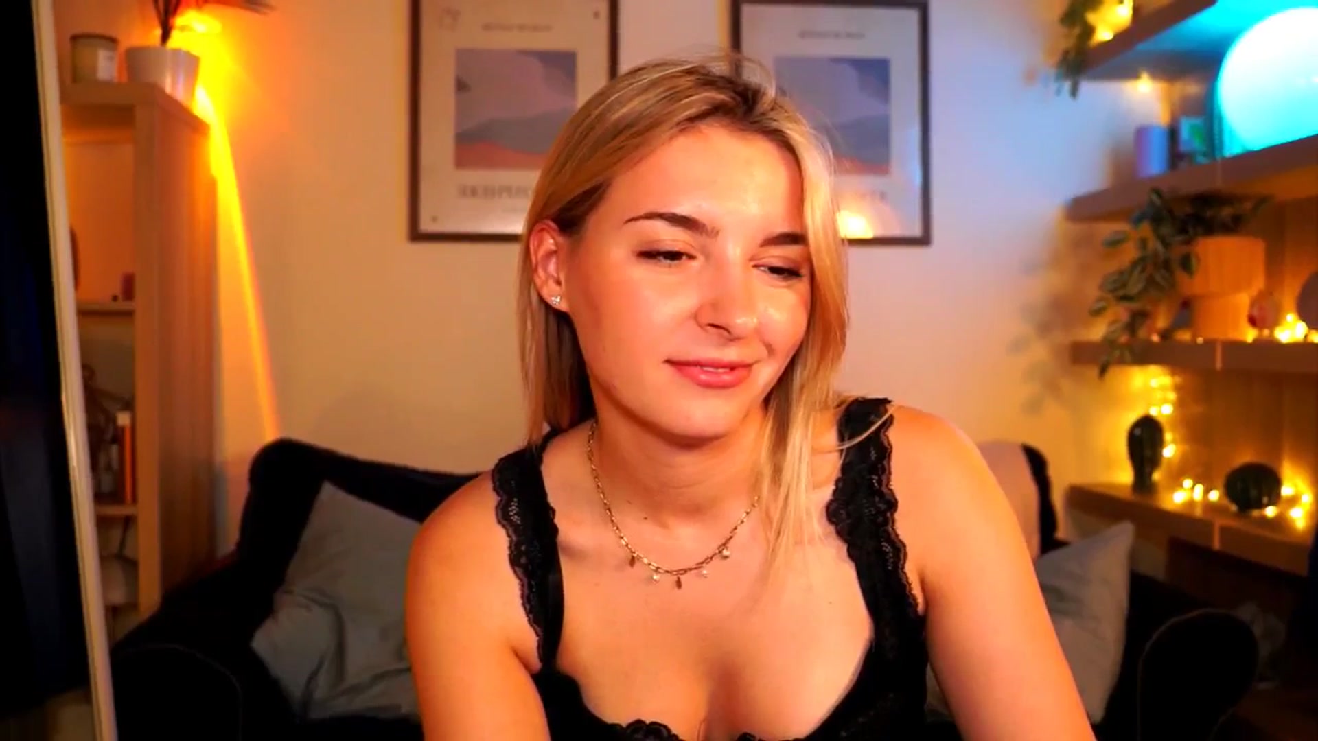 Gallery image thumbnail from Pixie_Pie's myfreecams stream on, 04/19/2026, 17:18 image 9 of 20