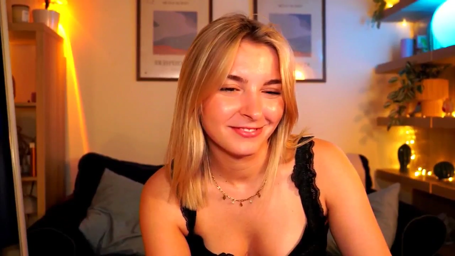 Gallery image thumbnail from Pixie_Pie's myfreecams stream on, 04/19/2026, 17:18 image 6 of 20