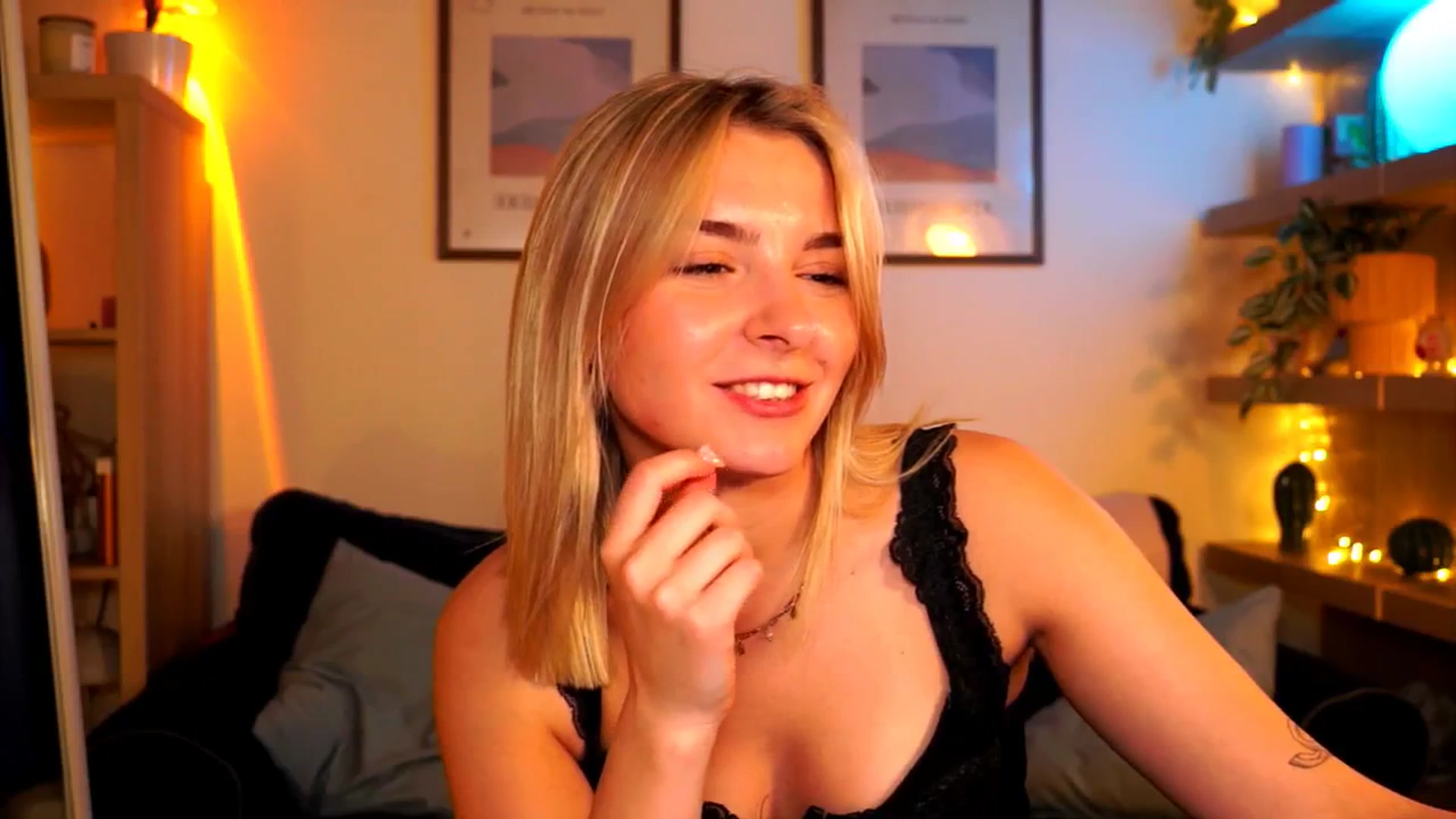 Gallery image thumbnail from Pixie_Pie's myfreecams stream on, 04/19/2026, 17:18 image 7 of 20